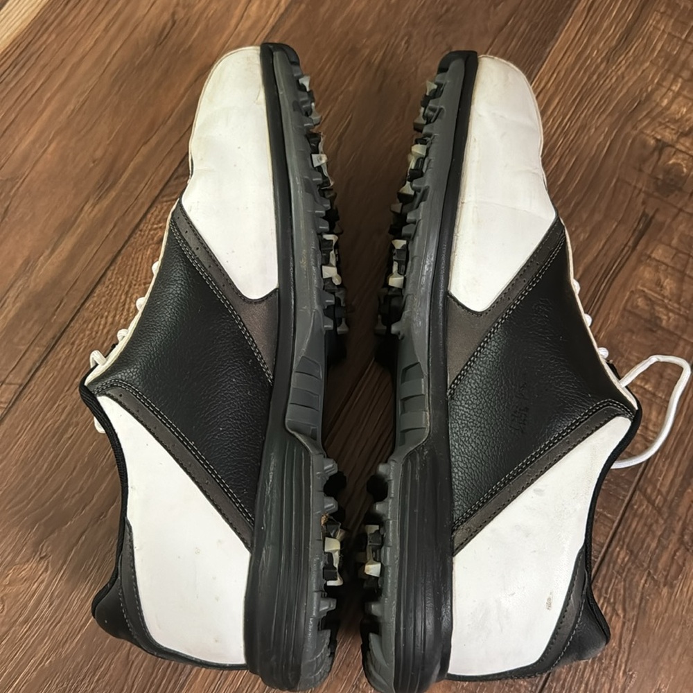 Men’s Nike Heritage Golf Shoes - Picture 5 of 11